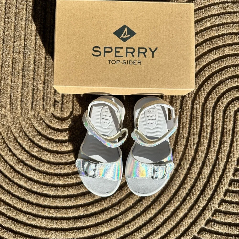 Sperry Kids Iridescent Silver Sandals Girls Cottagecore Coastal 7M‎ w/Box